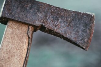 Agresor con hacha en Punta Arenas queda en libertad: polémica comunidad