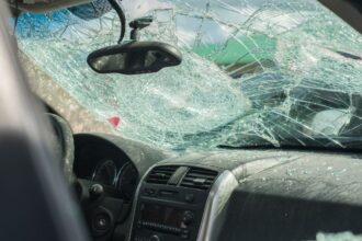 Adolescente sin licencia provoca colisión en Punta Arenas: detenido por vecinos