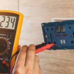 La importancia de los protectores de voltaje en electrodomésticos críticos