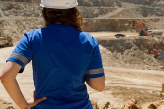 Impulso de Lomas Bayas: Programas 'Mujeres a la Carga' y 'Motor Minero'