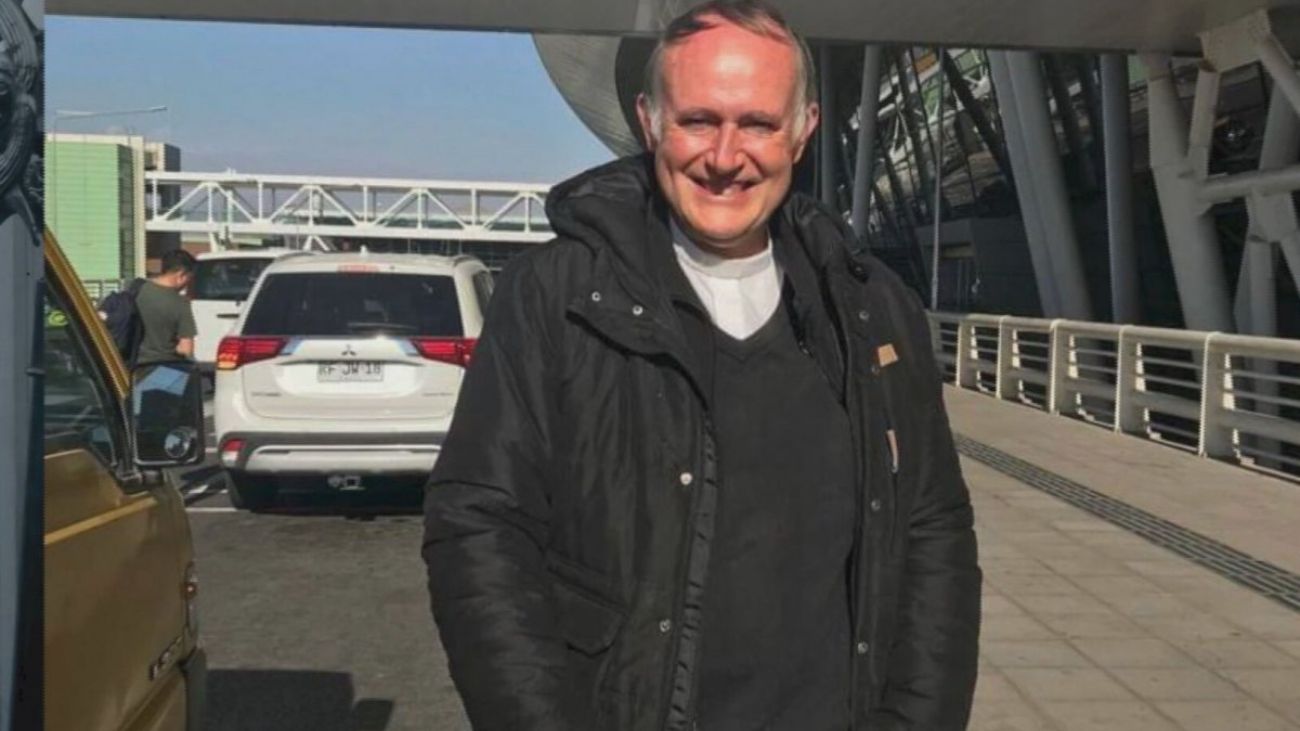Sacerdote apuñalado en robo: rescatan y recuperan en hospital Quilicura Sacerdote apuñalado en robo: rescatan y recuperan en hospital Quilicura