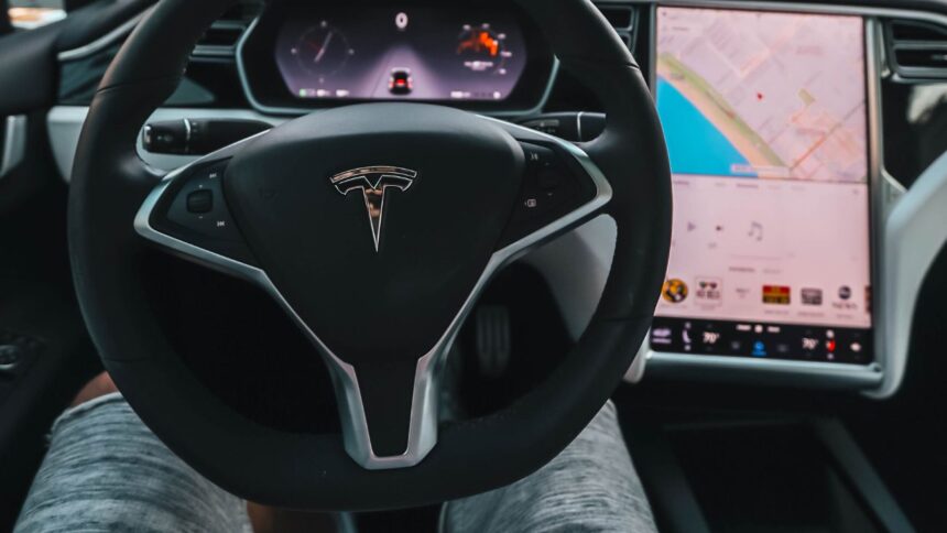 Tesla lanza en Europa su innovador Actually Smart Summon cumpliendo normativas locales