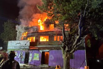 Trágico incendio en Osorno deja dos víctimas fatales y daños comerciales