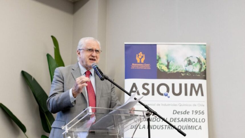 Chile impulsa alianza estratégica para fortalecer la industria química nacional