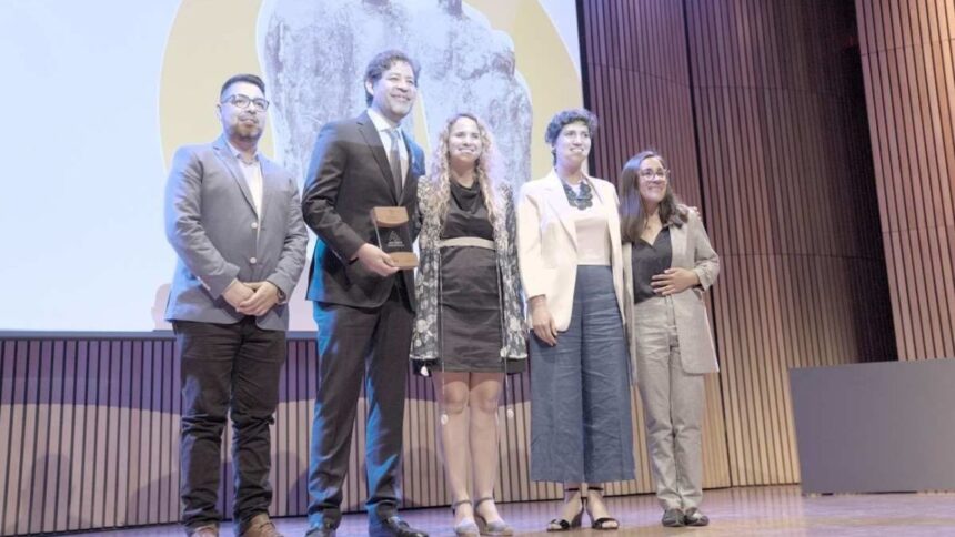 Minera Antucoya gana Premio Carlos Vial Espantoso por sostenibilidad