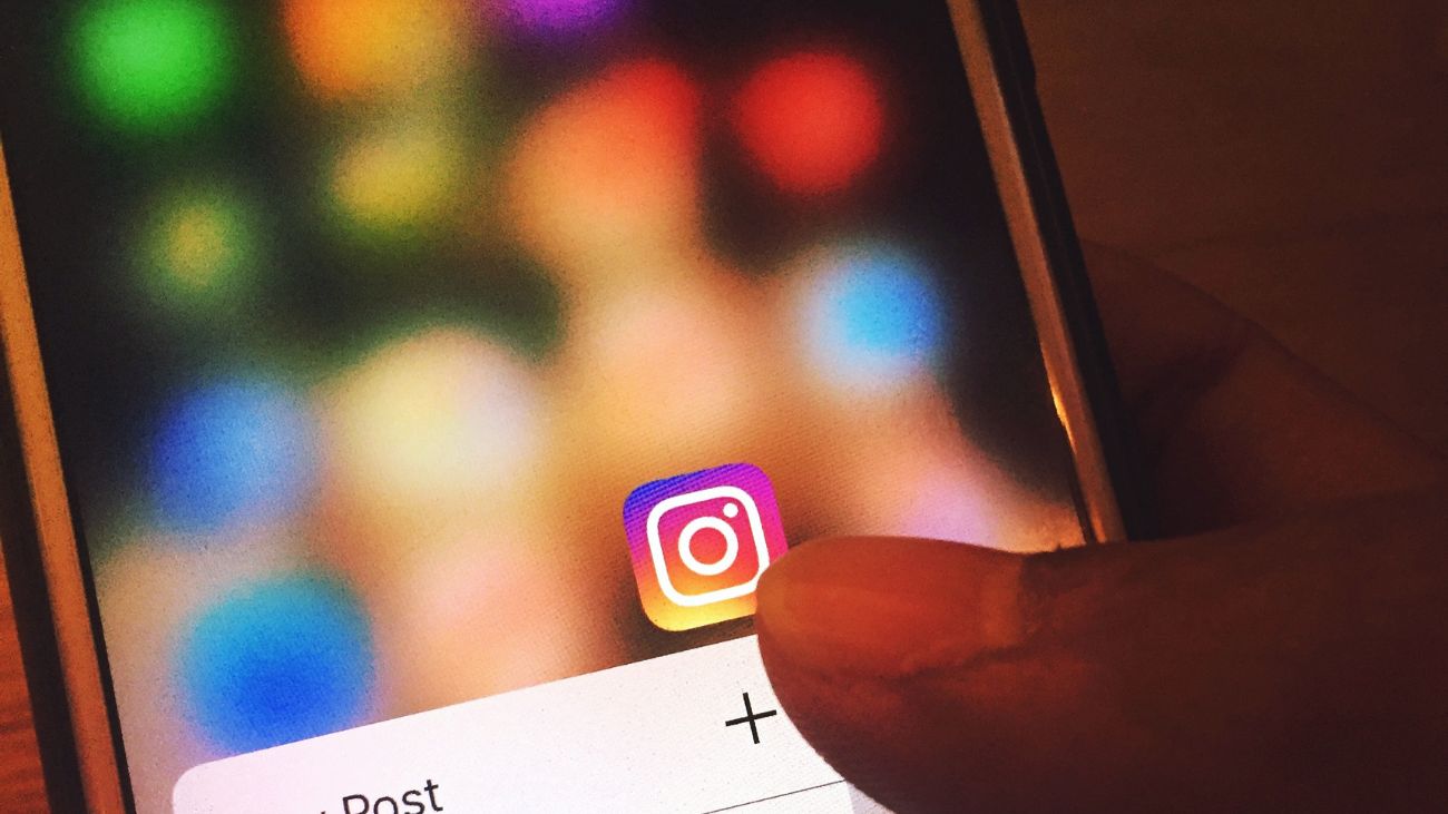 Australia prohíbe a menores usar redes sociales: multas millonarias vigentes