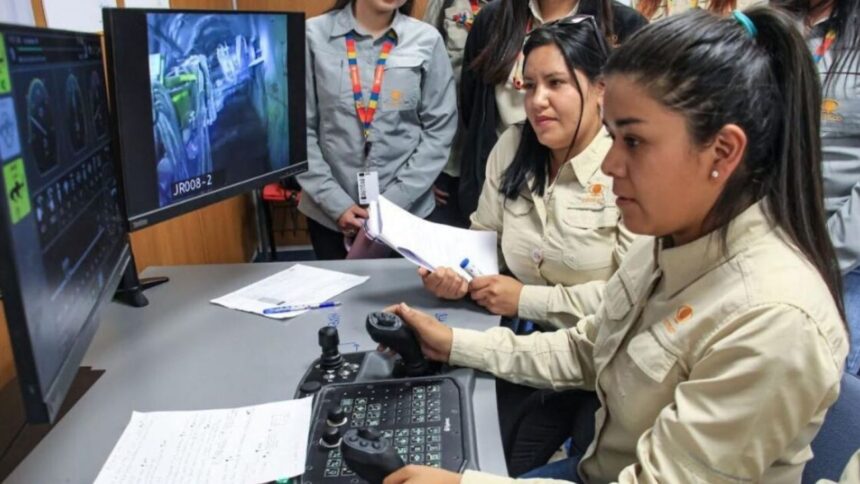 Innovación en Minas: Aprendices Operan Maquinaria a 30 Kilómetros