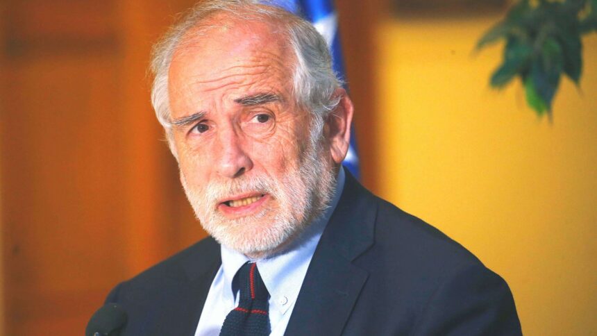 Ministro critica tests de drogas obligatorios a altos funcionarios en Chile