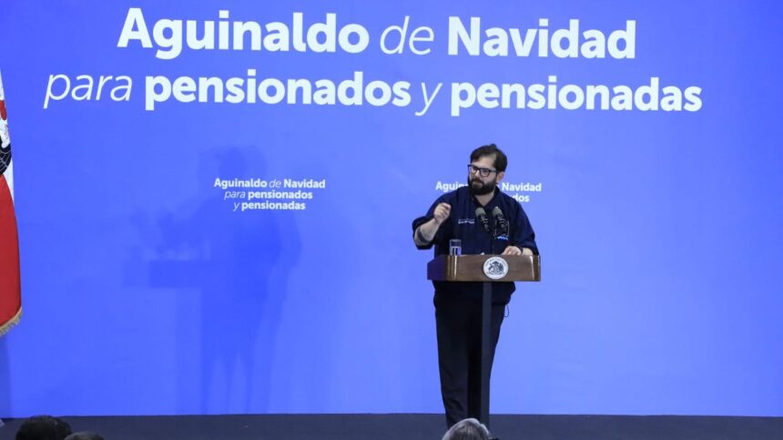 Presidente Boric y ministra Jara anuncian inicio del pago del Aguinaldo de Navidad: Más de 2 millones 700 mil pensionadas y pensionados beneficiados