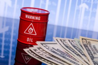 Previsión 74,53 dólares/barril: Impacto global de la caída del crudo