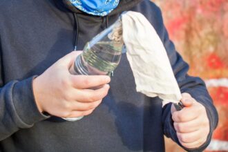 Ataque con bombas incendiarias en Puente Alto: comunidad logra controlar el fuego