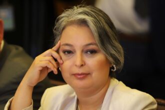 Ministra Jara enfrenta críticas por declaraciones sobre paro público Chile