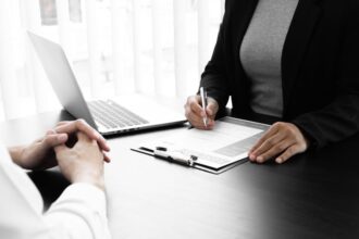 Ofertas laborales con sueldos competitivos en diversas ubicaciones del país