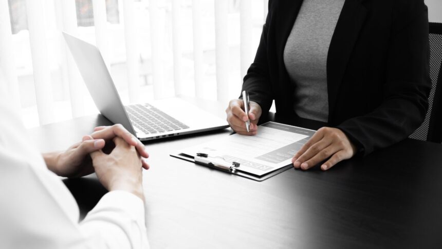 Ofertas laborales con sueldos competitivos en diversas ubicaciones del país