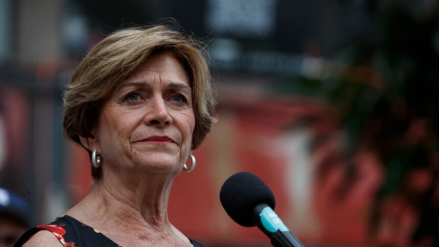 Evelyn Matthei lidera en encuesta Cadem y supera a políticos clave