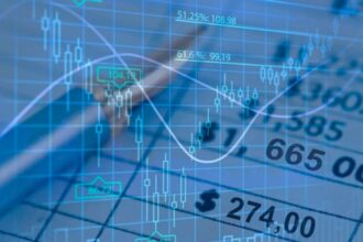 Imacec de octubre 2024: Crecimiento económico liderado por servicios y comercio