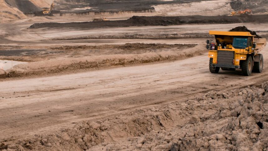 Crecimiento en producción minera e industrial señala recuperación económica en octubre