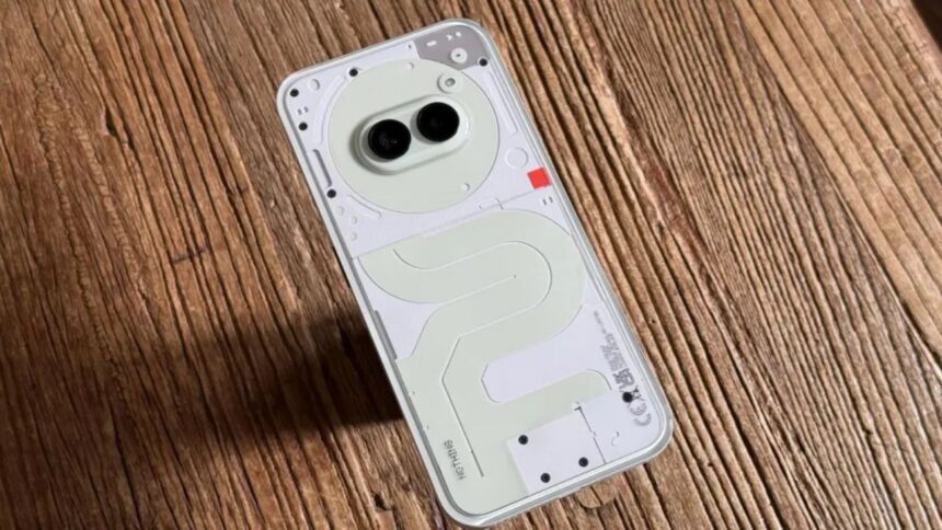 Descuento exclusivo en Amazon para el innovador Nothing Phone (2a) con carcasa transparente