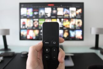 Descuentos en Smart TV QLED para renovar tecnología en Cyber Monday.
