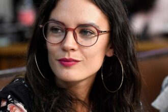 Camila Vallejo defiende experiencia del Gobierno en intensa confrontación mediática