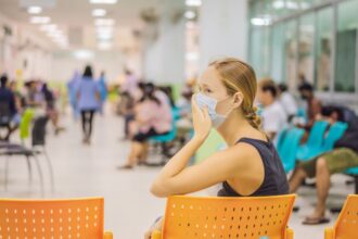 Irregularidades en listas de espera de hospitales regionales chilenos: auditoría revela privilegios