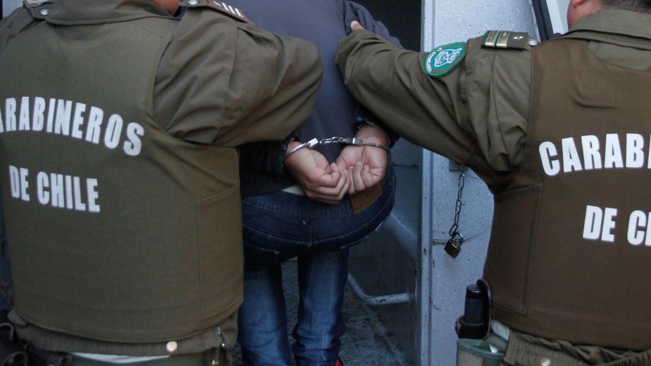 Detención Ciudadana Tras Asalto en Santiago: Dos Detenidos por Robo