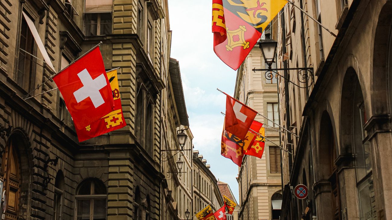 Chilenos son sentenciados en Suiza por robos y expulsados del país Chilenos son sentenciados en Suiza por robos y expulsados del país