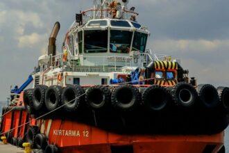 Astillero Sanmar en Tuzla lanza casco de remolcador hacia Chile