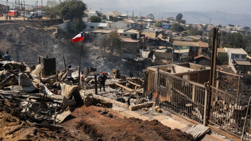 Damnificados de Valparaíso exigen soluciones prolongadas y apoyo en salud mental