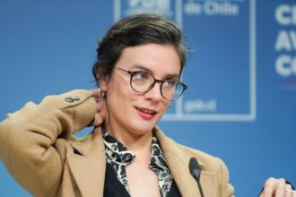 Ministra Vallejo aborda controversia sobre plazos de devolución de isapres