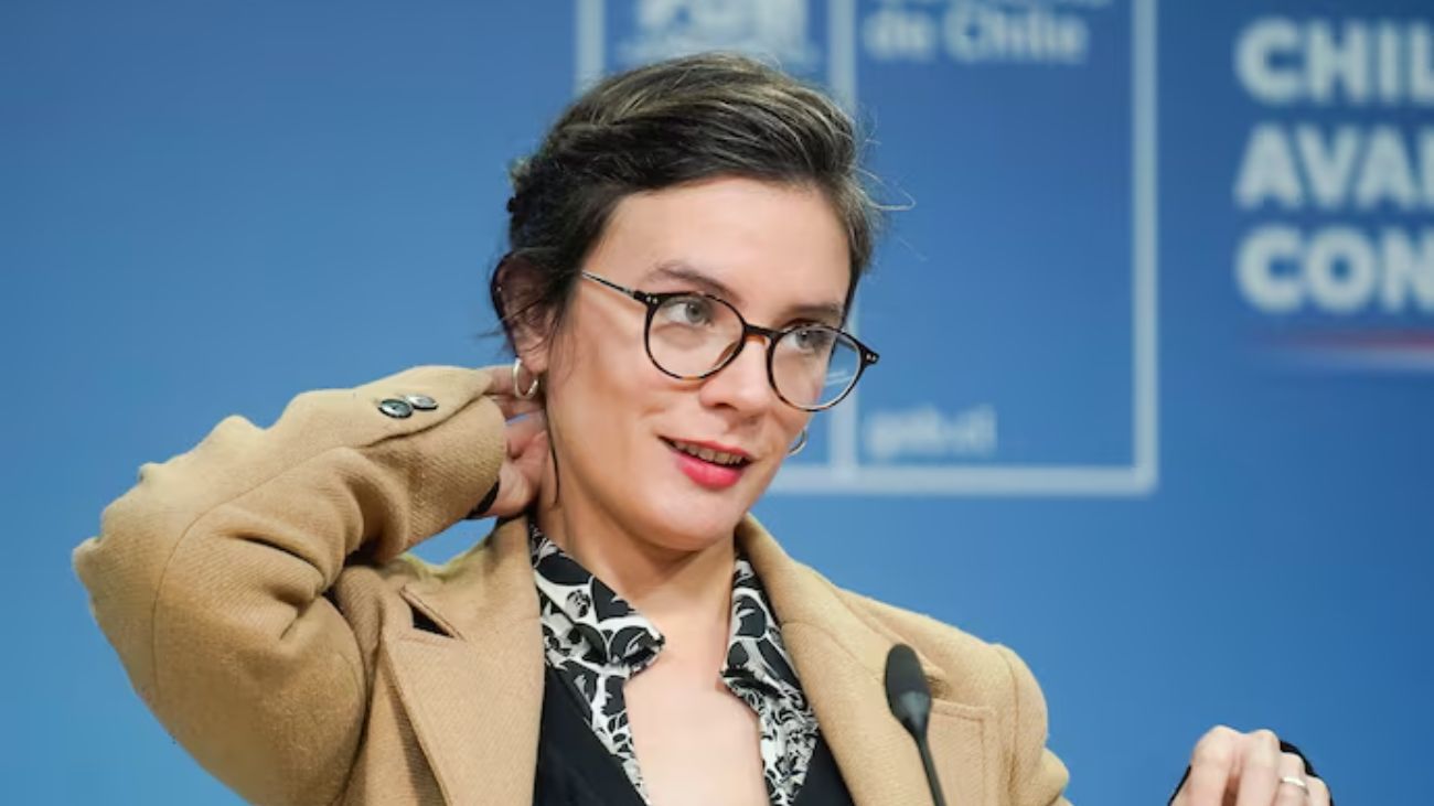 Ministra Vallejo aborda controversia sobre plazos de devolución de isapres