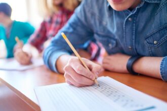 Estudiantes preparan Admisión 2025 y descubren carreras mejor remuneradas