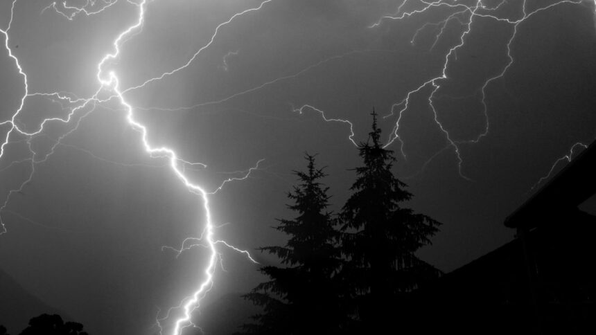 Tormentas eléctricas en 6 regiones de Chile: ¿qué precauciones tomar?