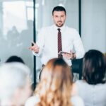 Capacitación docente en tecnologías educativas con fondo escolar en 2024