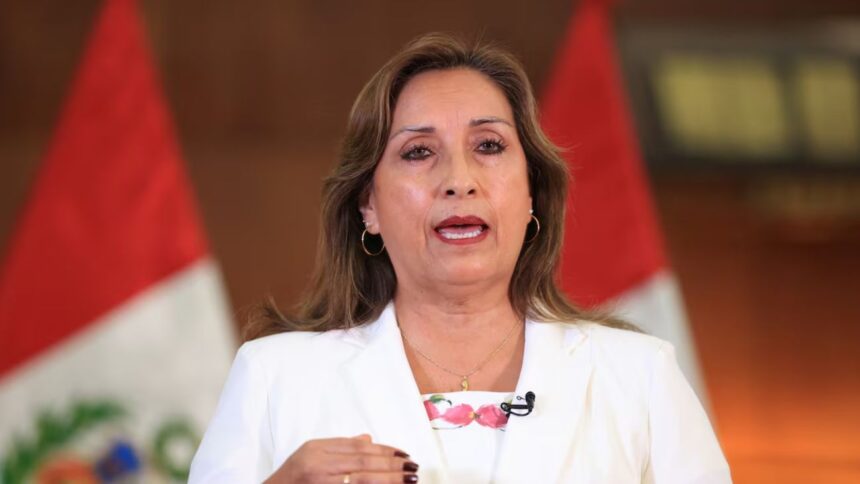 Revelan cirugía nasal de Dina Boluarte sin delegar poder: controversia política