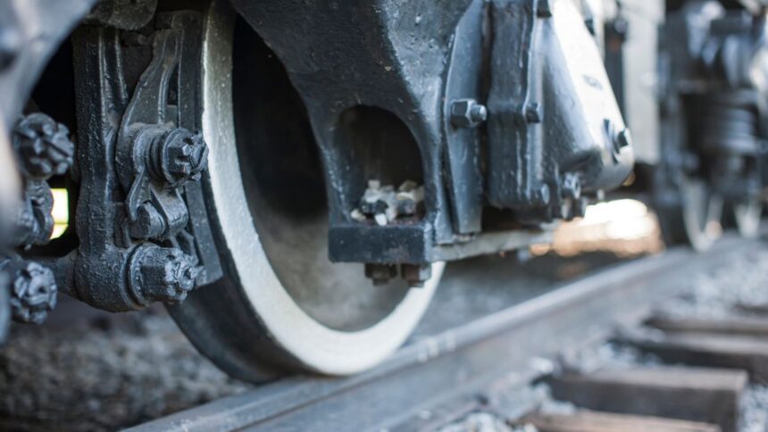 Primer tren del proyecto 30/30 llega a Puerto Montt