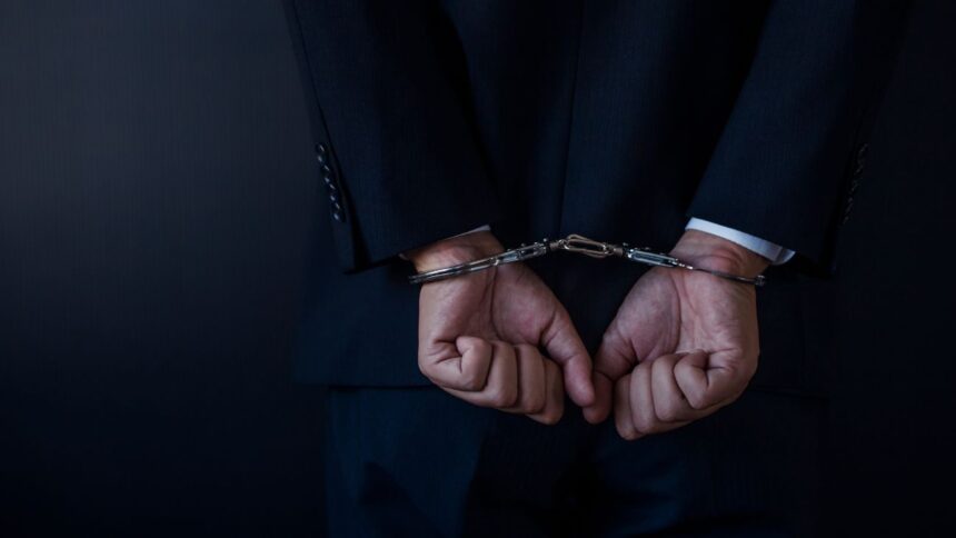 Detenido socio de casa de cambio por red de prestamistas ilegales