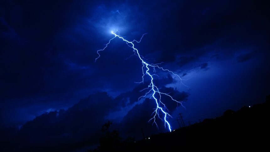 Alerta: Tormentas eléctricas y vientos moderados en Chile este jueves.