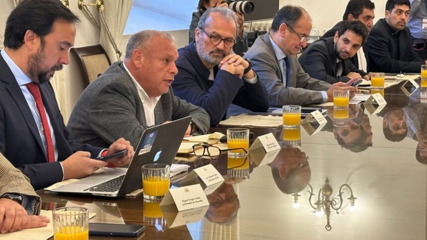 Gobernadores urgidos por la entrega de recursos retenidos: conflicto presupuestario en riesgo