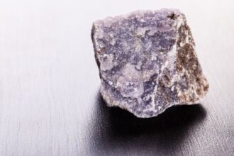 Alianza estratégica UDA-CleanTech Lithium impulsa producción sostenible de litio