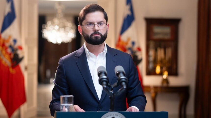 Presidente Gabriel Boric anuncia aumento histórico en Beca BAES