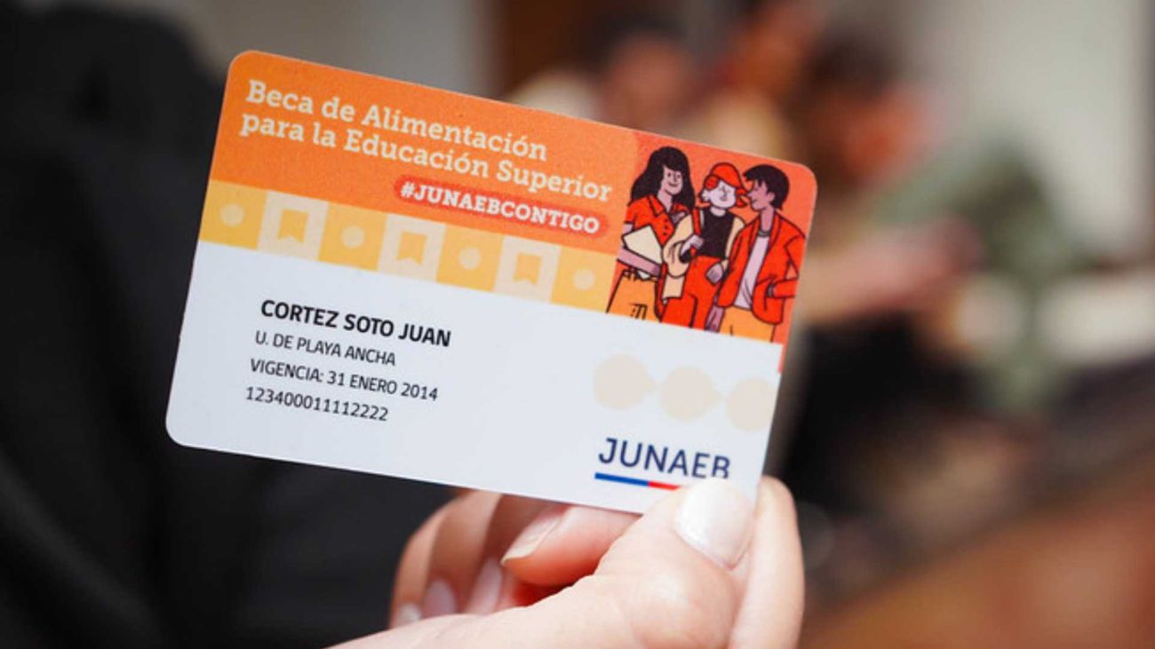 Presidente Boric anuncia aumento histórico en Beca BAES para 2025