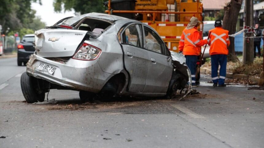 Trágico accidente en Ñuñoa: un joven muere y vehículo es desvalijado