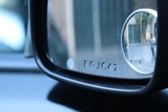 Nueva ley en Chile obliga a grabar patentes en vehículos: detalles y plazos