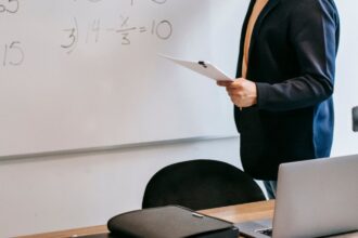 Profesora denuncia amenazas y agresiones de estudiante en Quellón, Chiloé