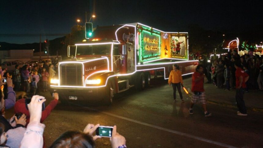 Deslumbrante Caravana Navideña de Coca Cola llega a Temuco 2024