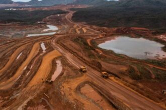 Impacto económico en Prony Resources por suspensión de operaciones en mina Goro