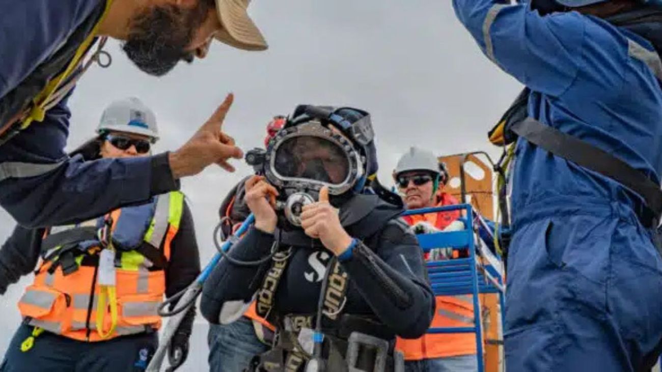 Leslie Parra: Protagoniza simulacro de rescate submarino en Minera Centinela Leslie Parra: Protagoniza simulacro de rescate submarino en Minera Centinela