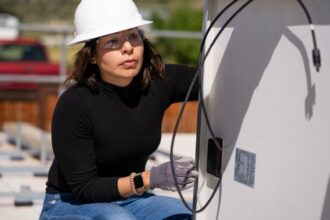 32 mujeres profesionales se empoderan en Energía Solar con SERC Chile