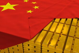 China reanuda compra de oro tras pausa y sube reservas